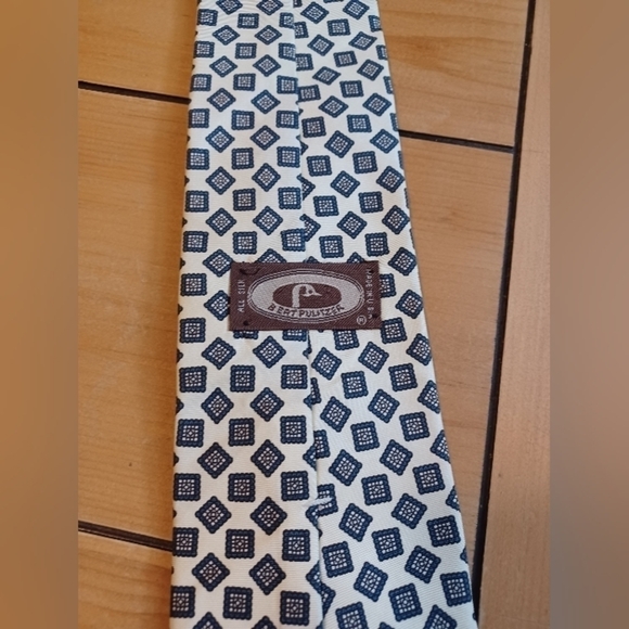 NWOT Bert Pulitzer 100% Silk Necktie Geometric Pattern Cream and Blue - Picture 3 of 5